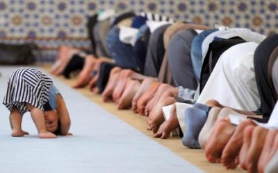 Hadis Tentang Posisi Tumit Nabi SAW Ketika Sujud